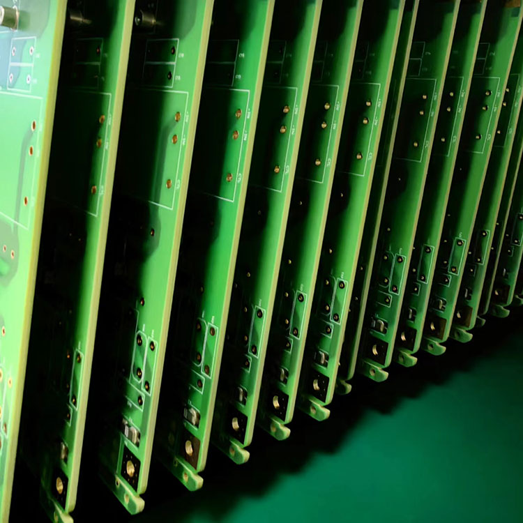 Proč se PCB Rogers stávají preferovanou volbou pro vysokofrekvenční aplikace?